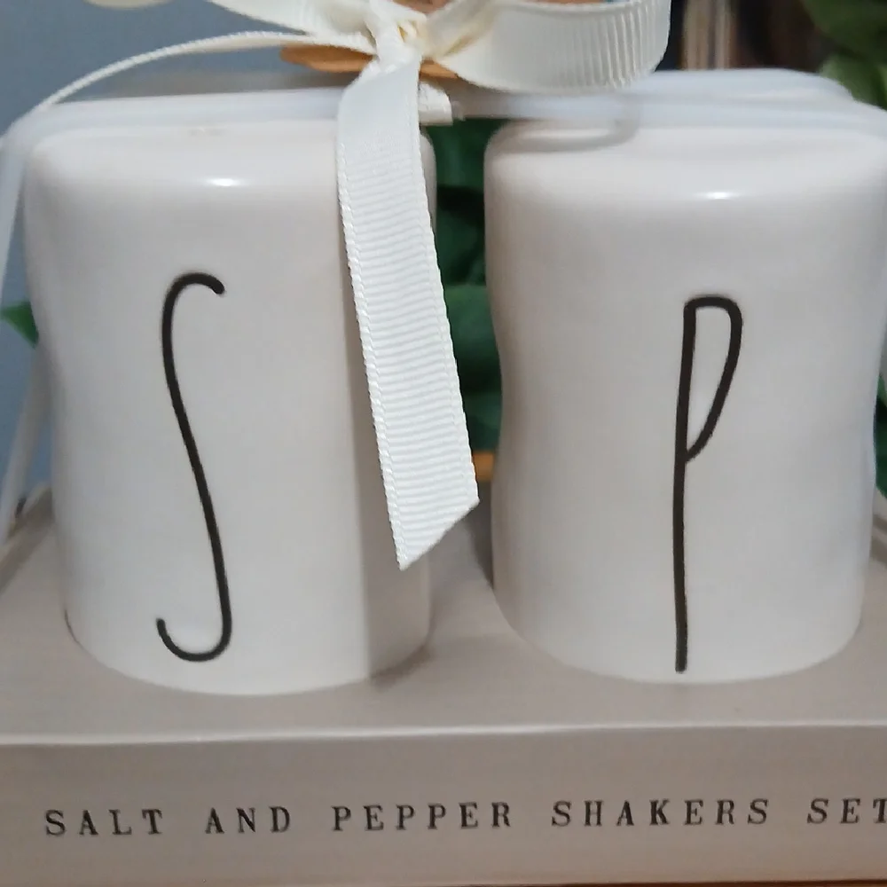 New!! Rae Dunn Ceramic Salt & Pepper Shakers Set NWT